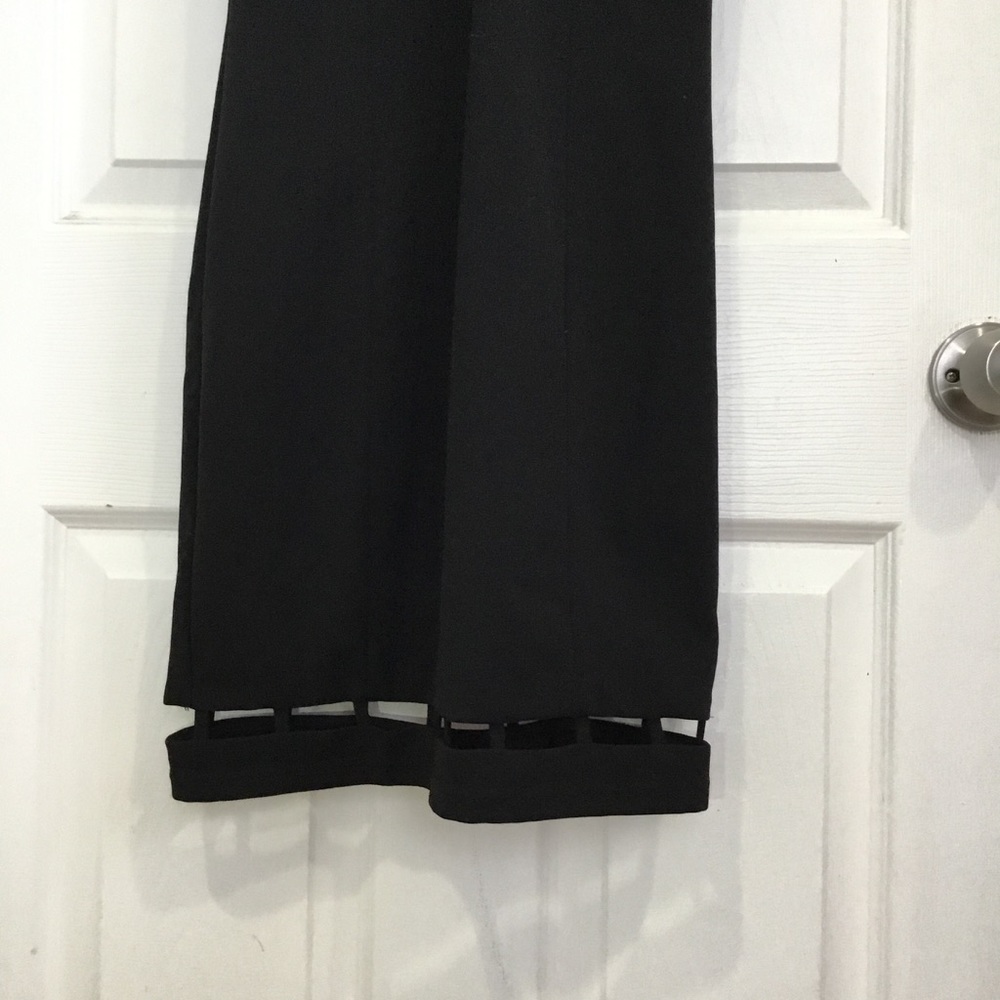 Black Fitted Dress 🖤 - Picture 5 of 7